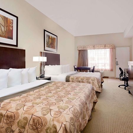 Ramada By Wyndham Lac La Biche Bagian luar foto