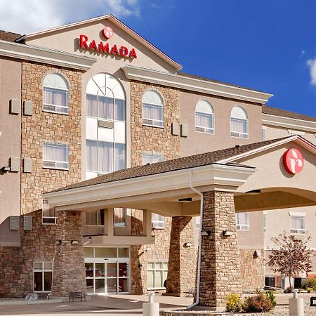 Ramada By Wyndham Lac La Biche Bagian luar foto