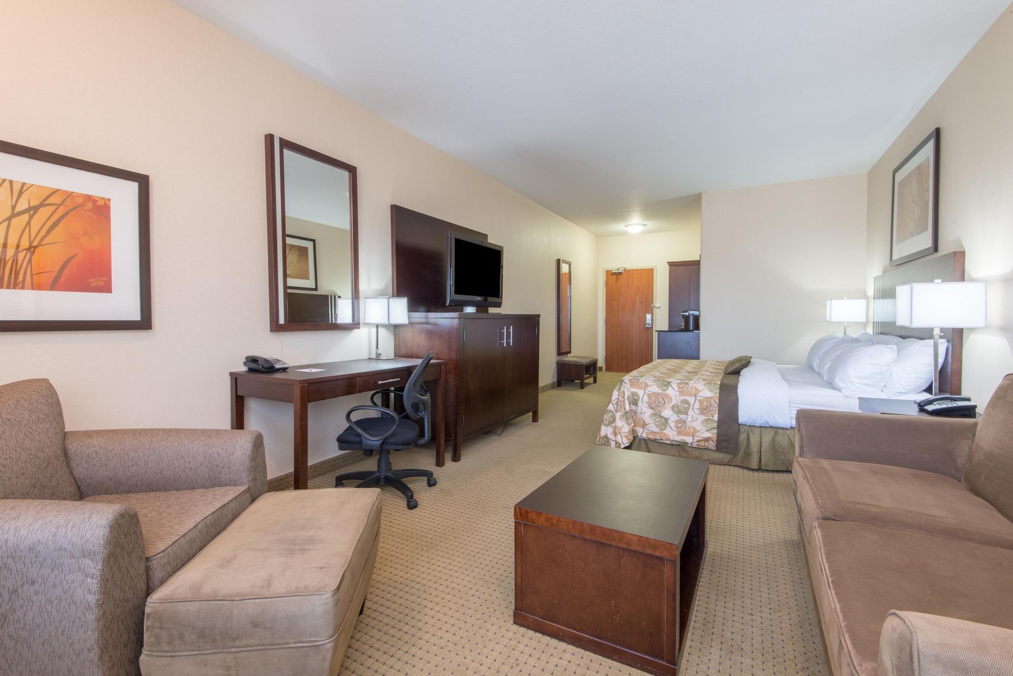 Ramada By Wyndham Lac La Biche Bagian luar foto