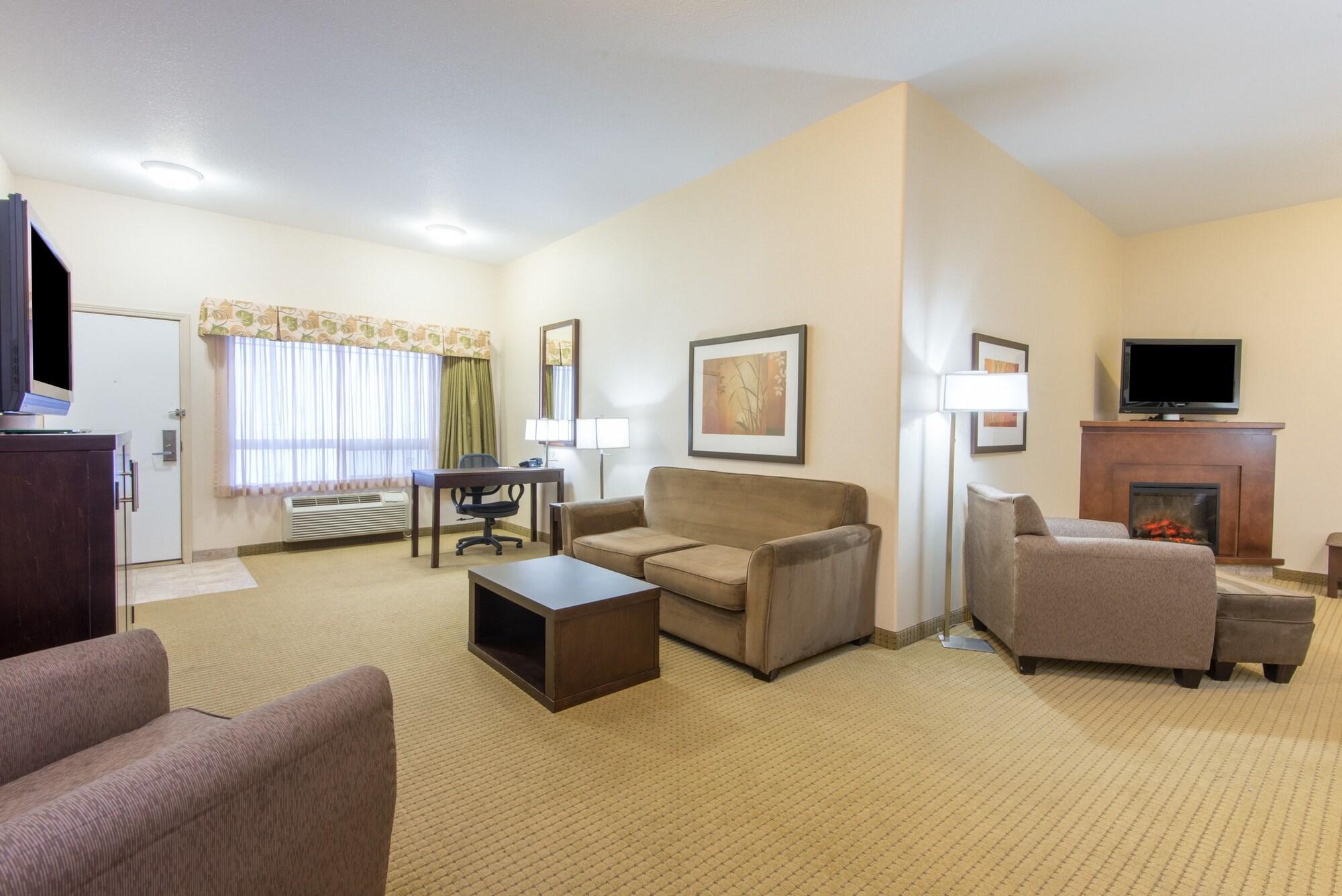 Ramada By Wyndham Lac La Biche Bagian luar foto