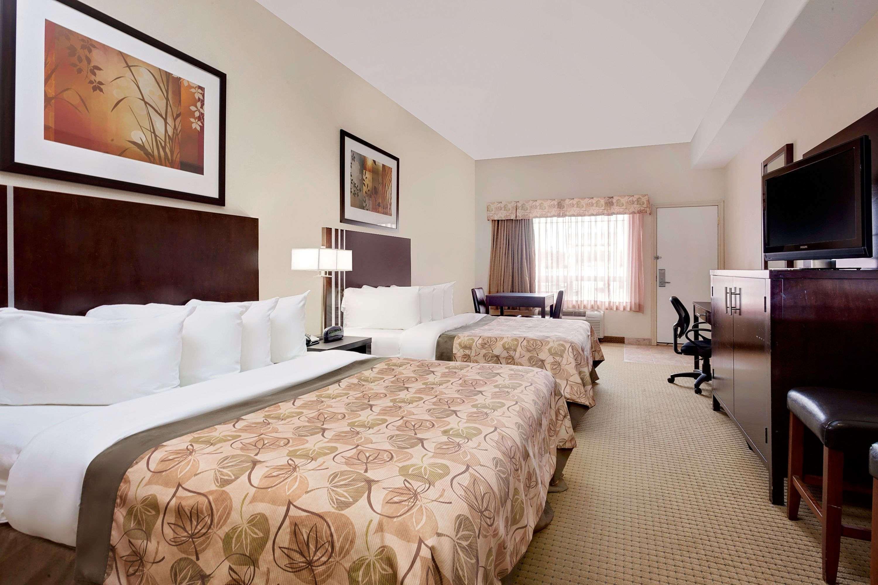 Ramada By Wyndham Lac La Biche Bagian luar foto