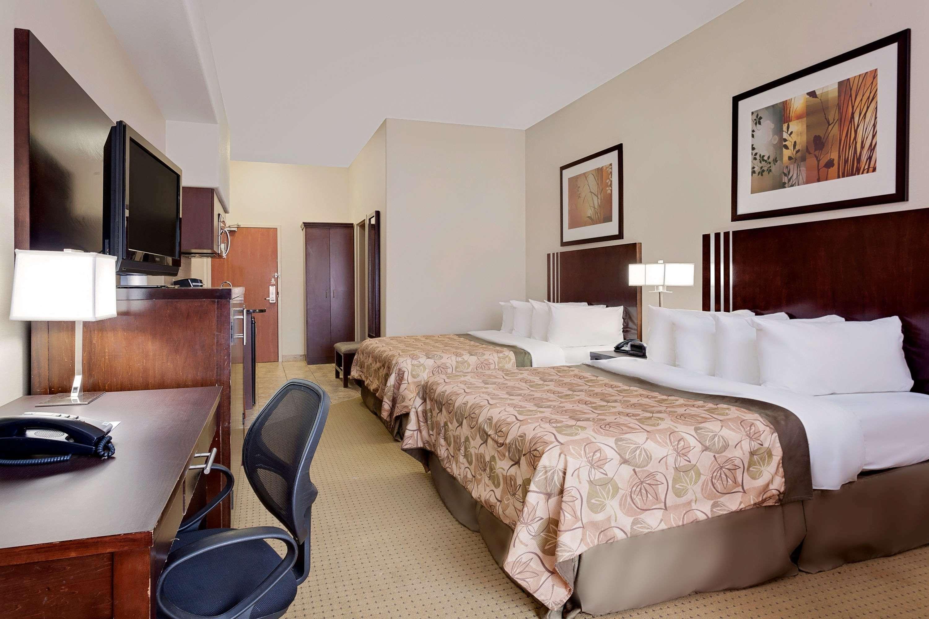 Ramada By Wyndham Lac La Biche Bagian luar foto