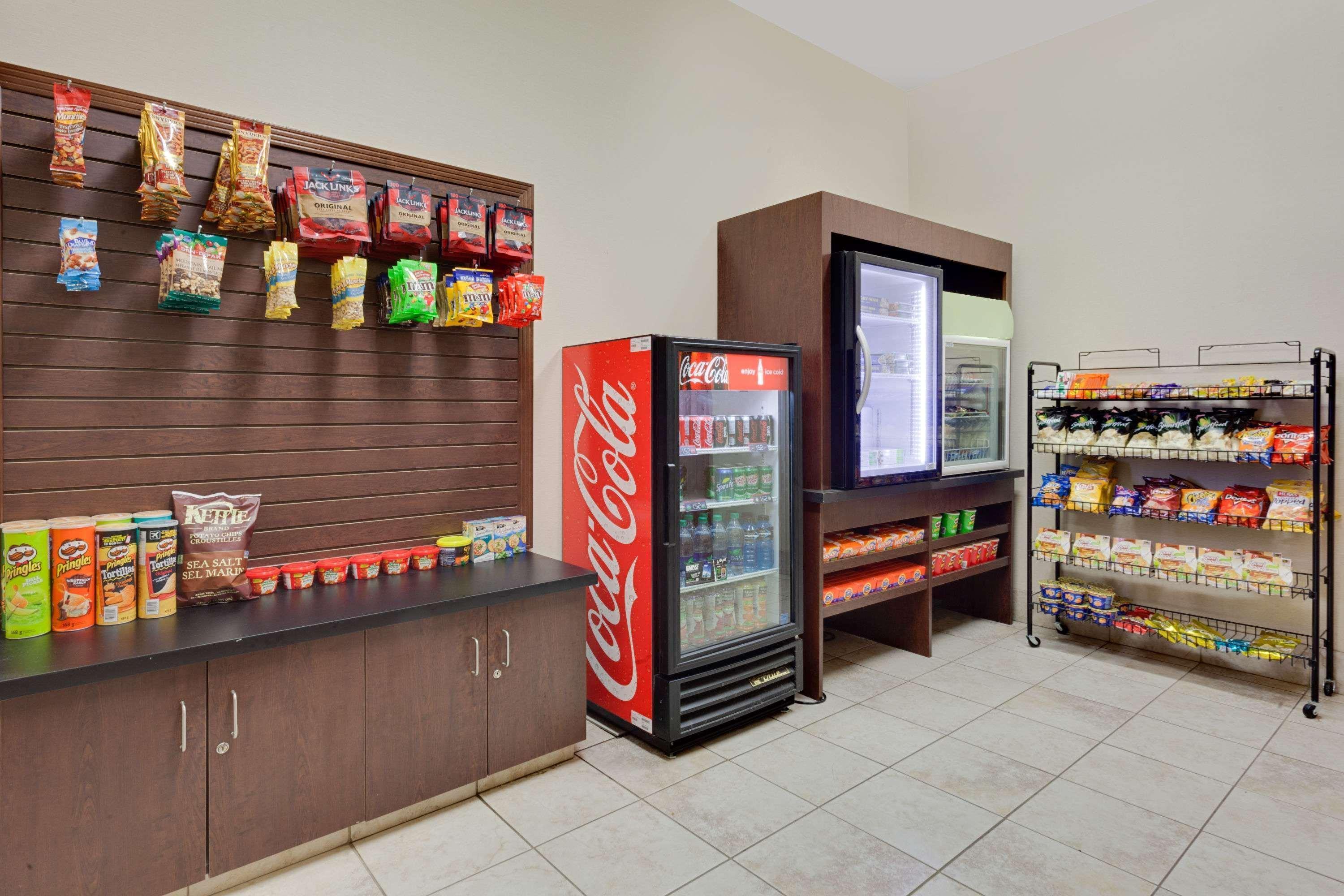 Ramada By Wyndham Lac La Biche Bagian luar foto