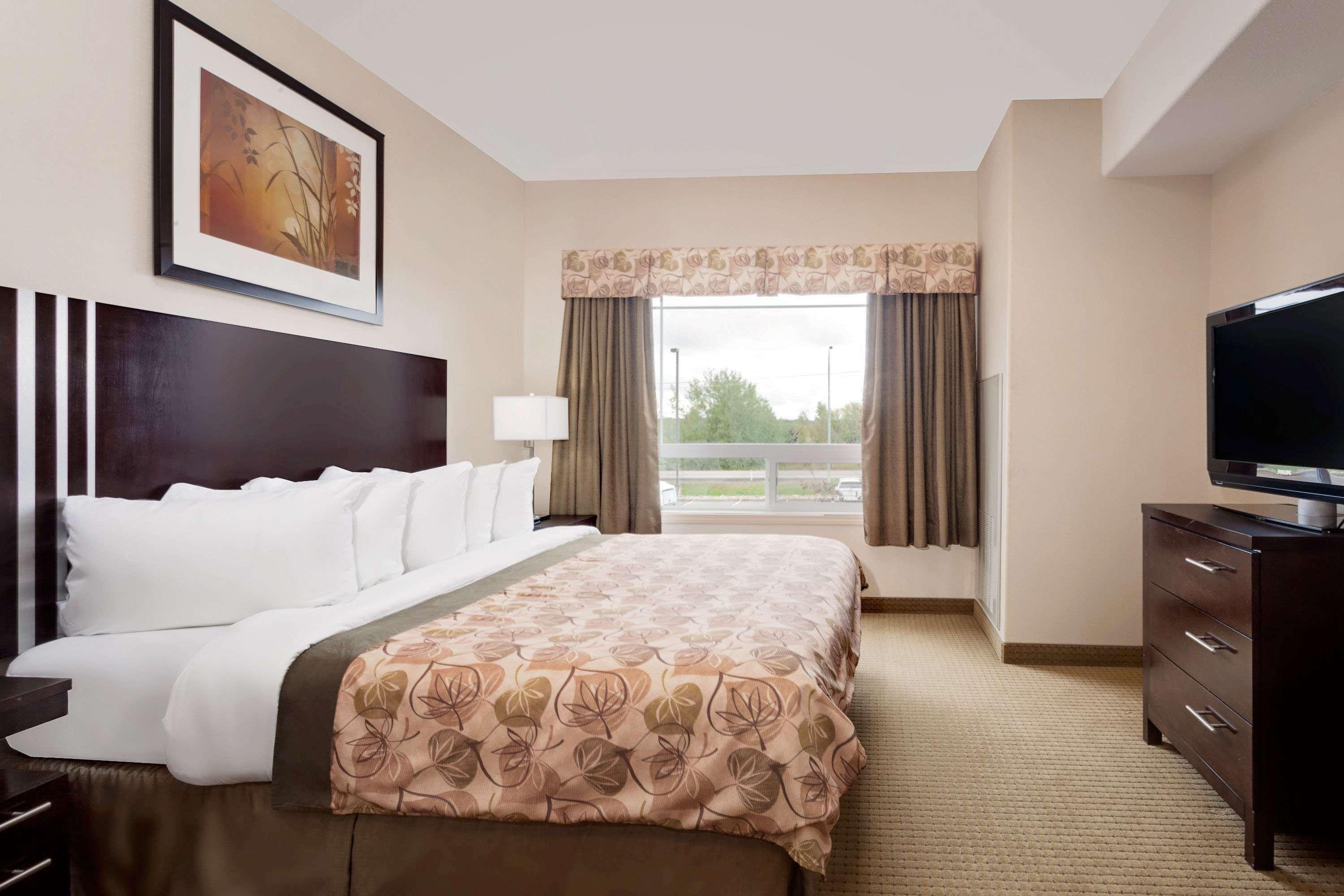 Ramada By Wyndham Lac La Biche Bagian luar foto