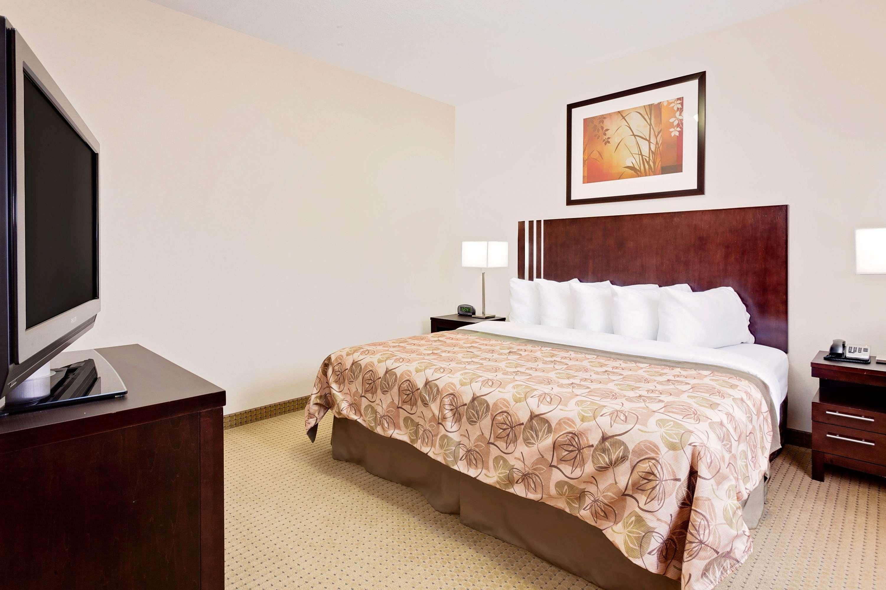 Ramada By Wyndham Lac La Biche Bagian luar foto