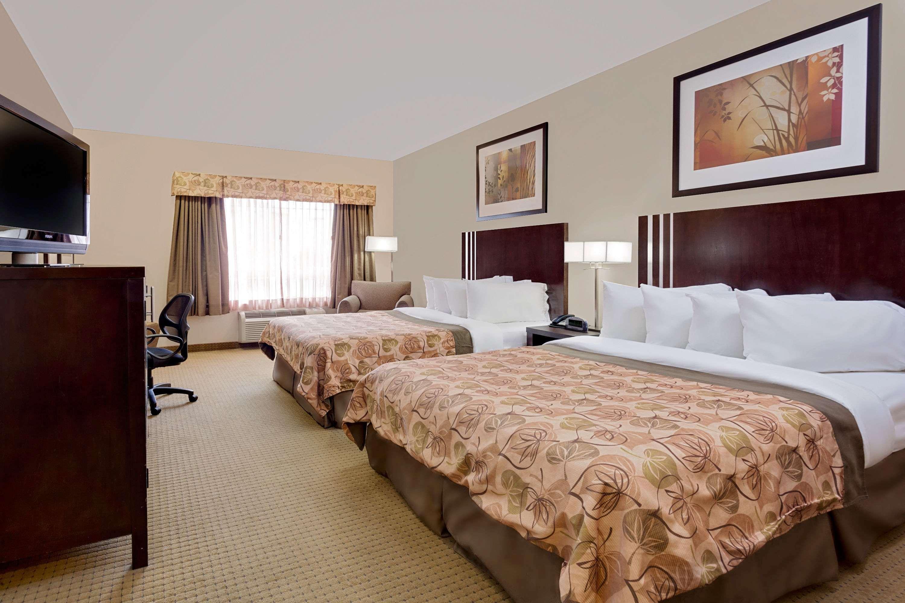 Ramada By Wyndham Lac La Biche Bagian luar foto