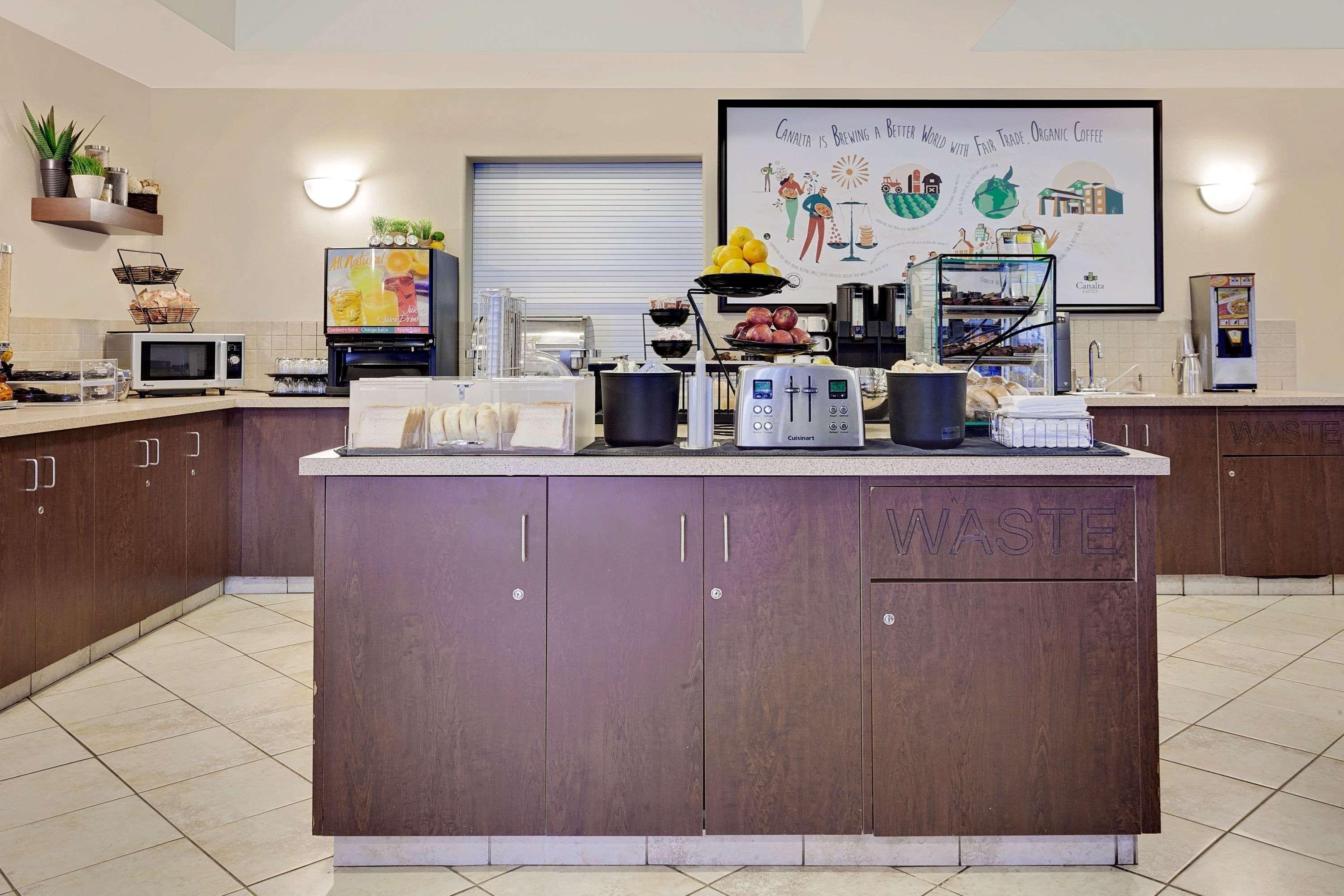 Ramada By Wyndham Lac La Biche Bagian luar foto