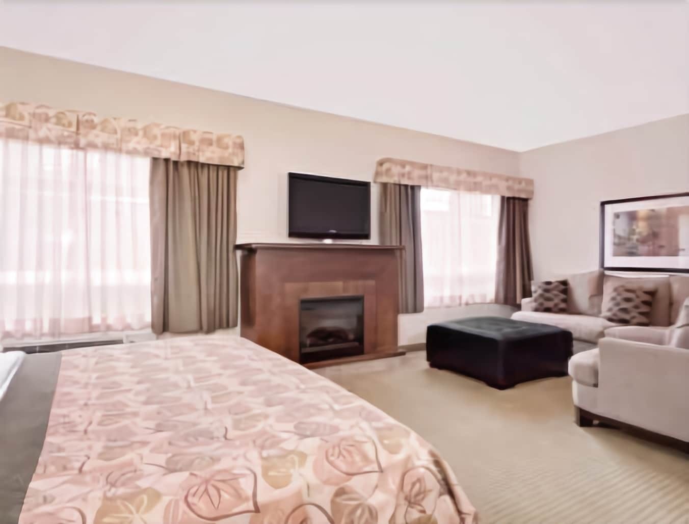 Ramada By Wyndham Lac La Biche Bagian luar foto