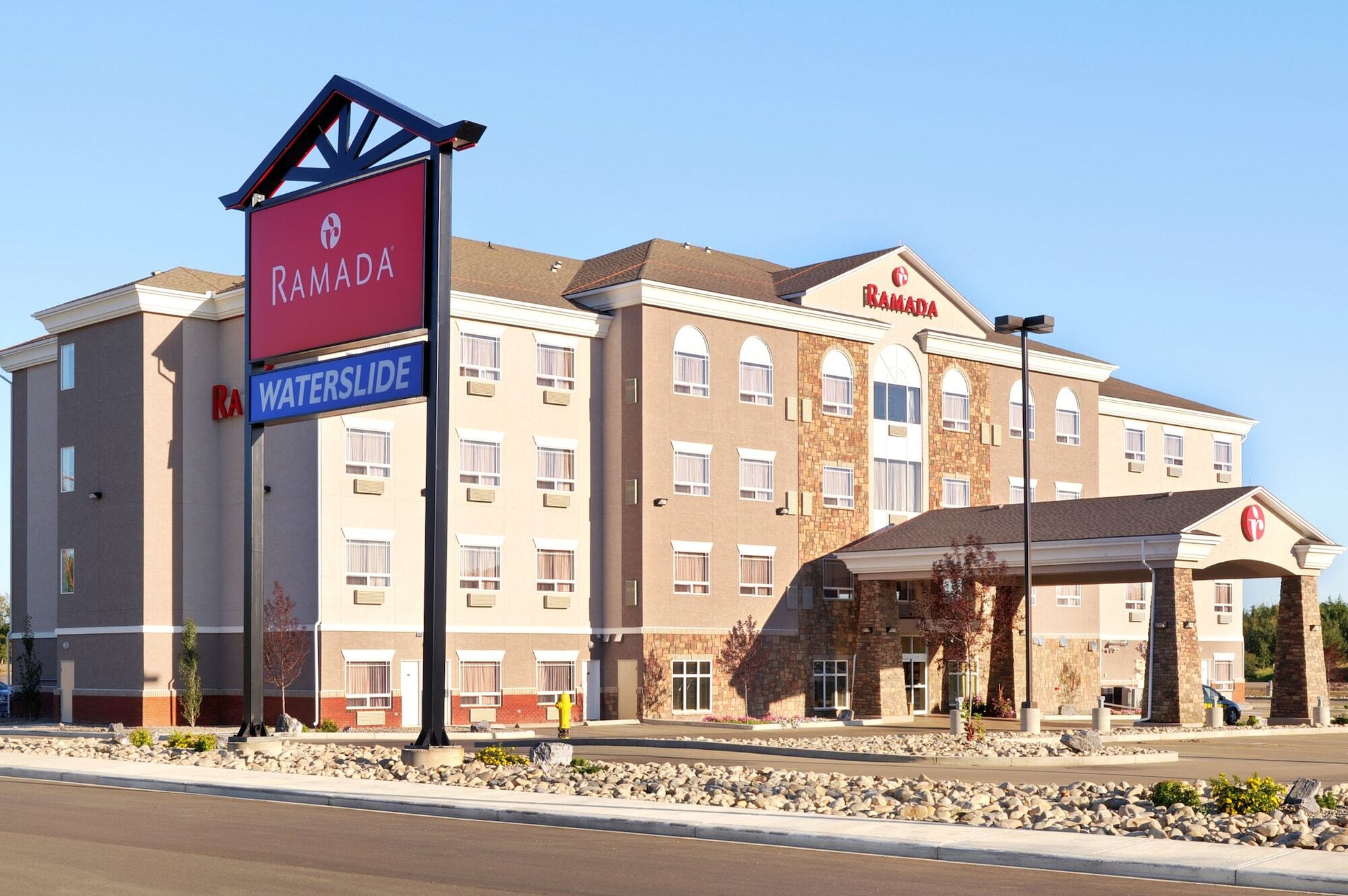 Ramada By Wyndham Lac La Biche Bagian luar foto
