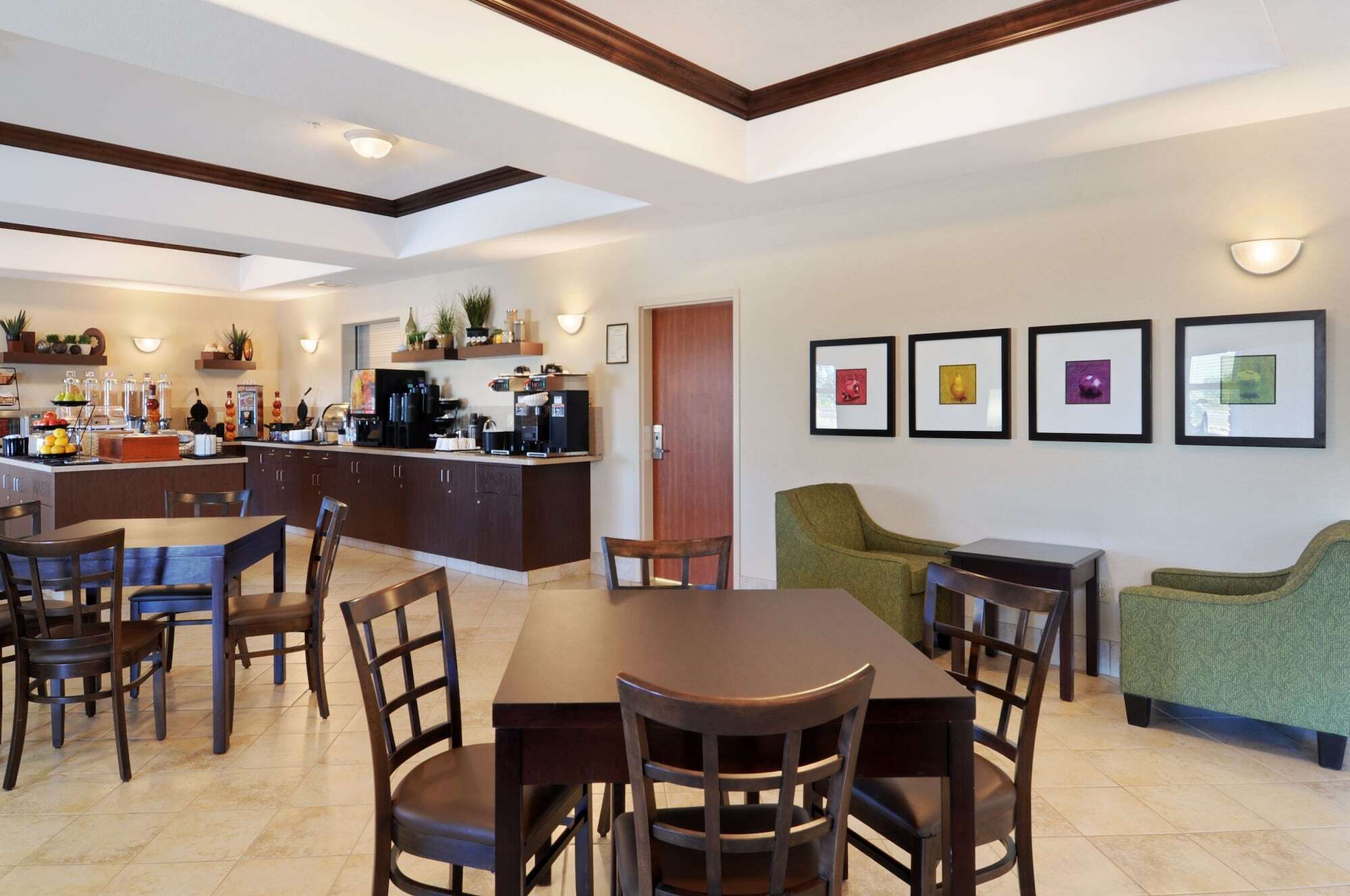 Ramada By Wyndham Lac La Biche Bagian luar foto